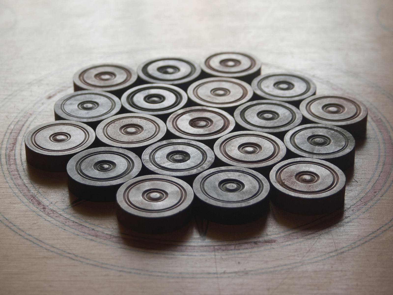 How to play carrom board and what are its rules